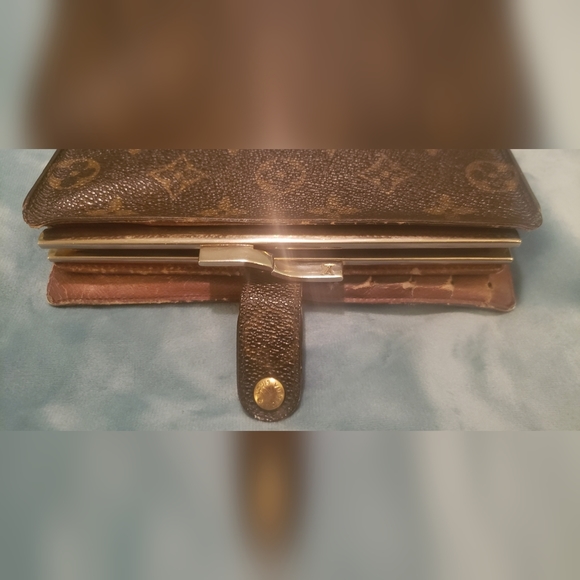 Lintage Louis Vuitton Long Kisslock Wallet - Picture 12 of 17